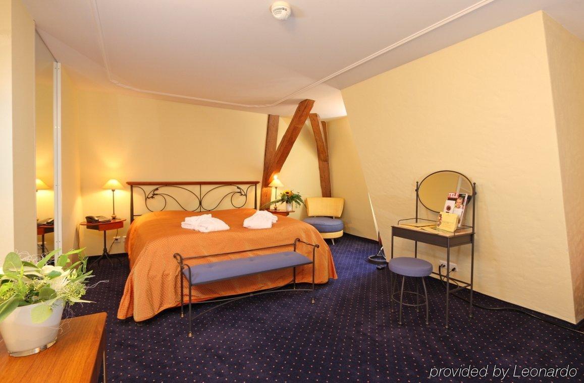 Hotel Schloss Huenigen Konolfingen Szoba fotó